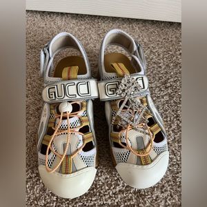 GUCCI 

Mesh Fabric Tinsel Sport Sandals White Silver